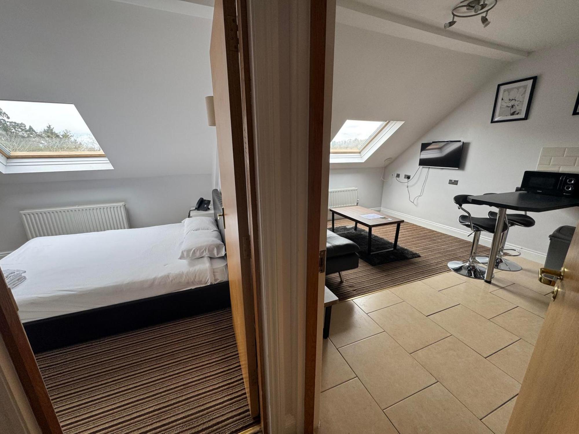 Parkside International Hotel Reading Bagian luar foto