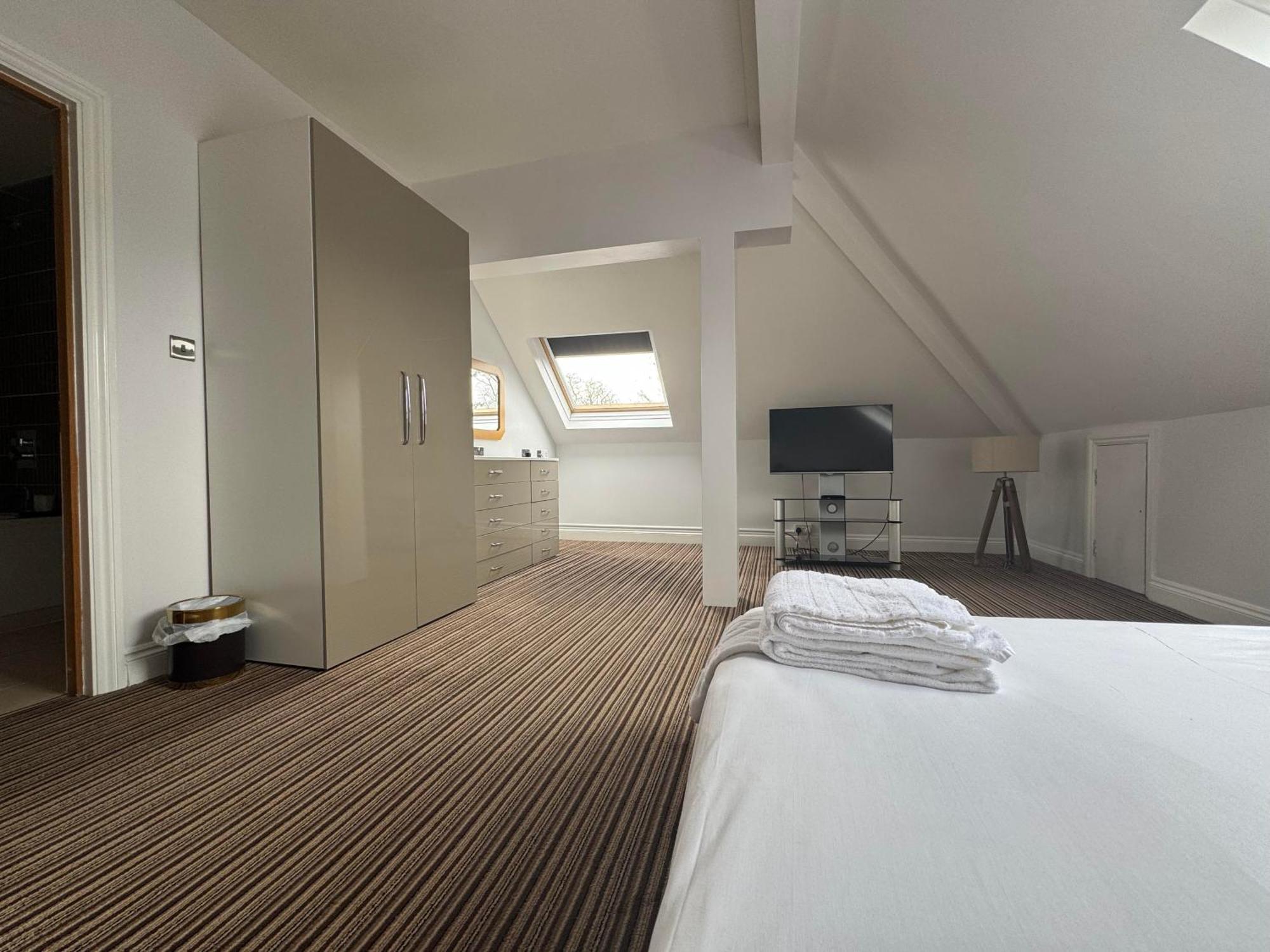 Parkside International Hotel Reading Bagian luar foto