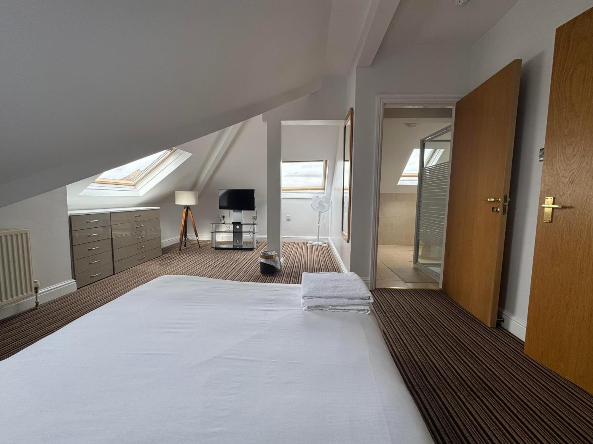 Parkside International Hotel Reading Bagian luar foto